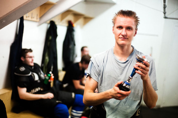 MVR-pokaalin sai ansaitusti Matti Nuutinen, joka pelasti joukkueen nolla saldolta.